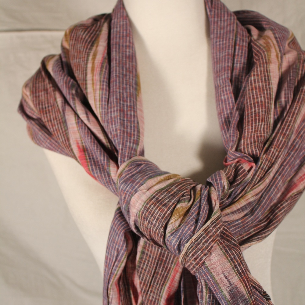 Large light pink wrap with geometric design, 40x74